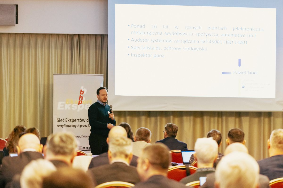 Seminarium szkoleniowe dla cz\u0142onk\u00F3w Sieci Ekspert\u00F3w ds. BHP dotycz\u0105ce dotychczasowych do\u015Bwiadcze\u0144 SE  w zakresie zagadnie\u0144 prawnych i wypadk\u00F3w przy pracy oraz wr\u0119czenie certyfikat\u00F3w cz\u0142onkom Sieci na rok 2025 r.,  Warszawa, 16-17 stycznia 2025 r.