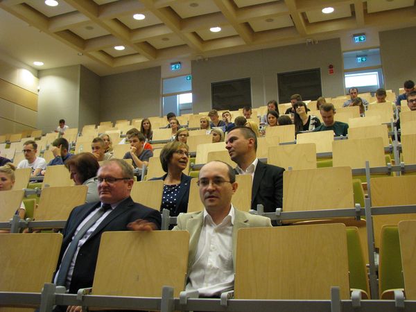 Panel dyskusyjny z udzia\u0142em ekspert\u00F3w nt. pracy m\u0142odych ludzi oraz pokaz filmu pt. \u201EWinobranie\u201D dla student\u00F3w Politechniki Cz\u0119stochowskiej i Akademii im. J. D\u0142ugosza w Cz\u0119stochowie, 14 czerwca 2016 r.